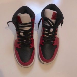 Air Jordan 1 Mids